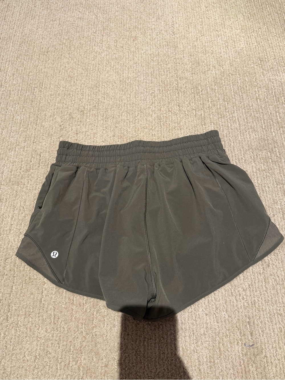 Lululemon Hotty Hot Shorts 2.5 High Rise - Picture 2 of 3